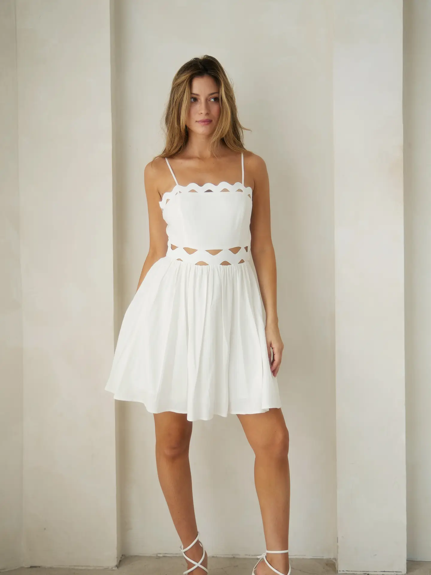 White Scallop Trim Dress Bow Back