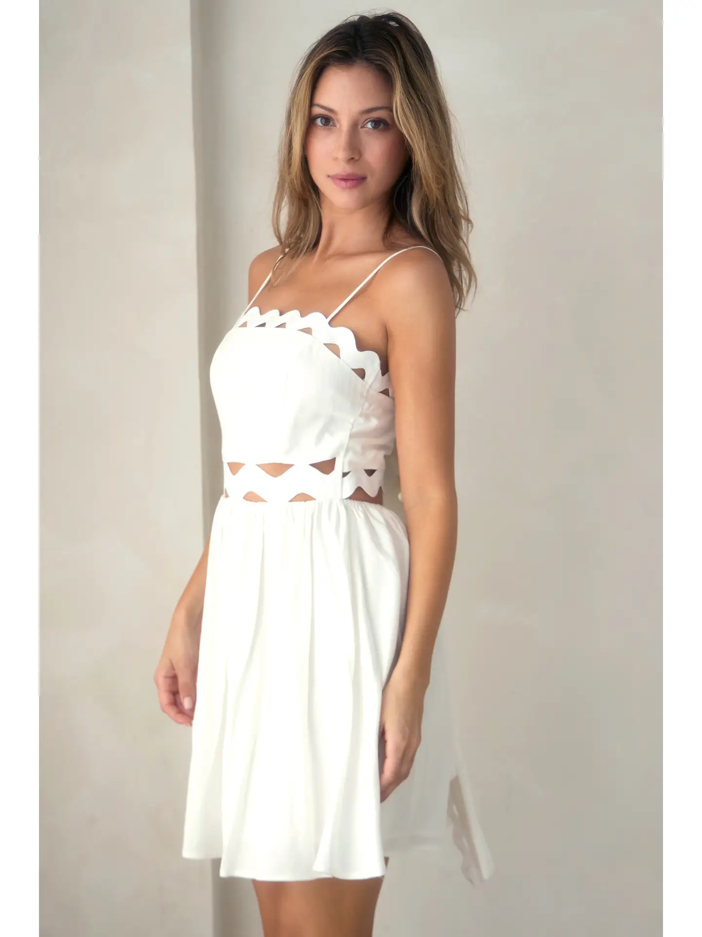 White Scallop Trim Dress Bow Back