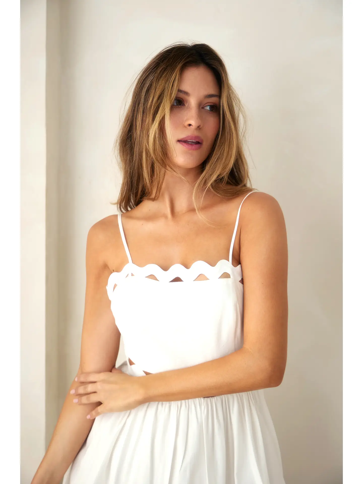 White Scallop Trim Dress Bow Back