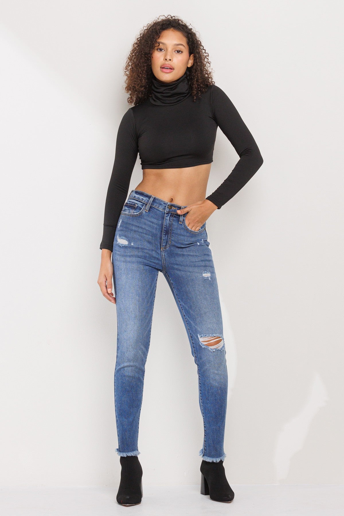 Skinny jeans with ripped hot sale bottoms